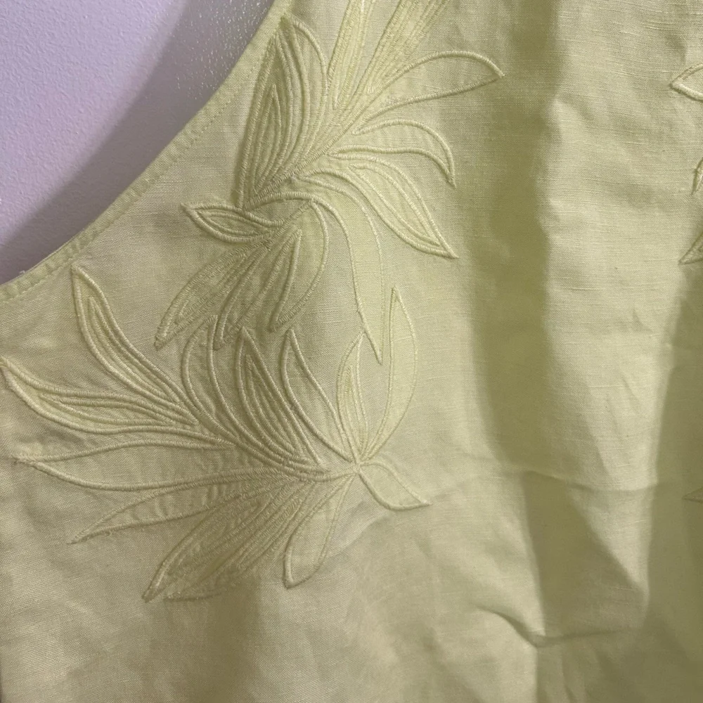 Ann Taylor Lime Green Yellow Sleeveless Embroidered Linen Blend Top - Picture 5 of 6